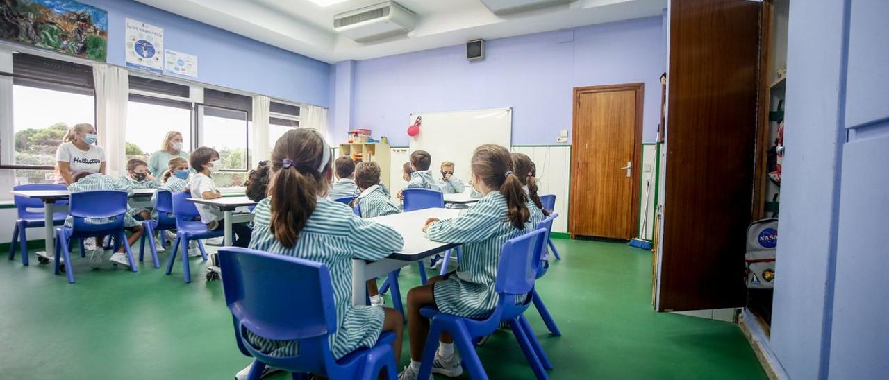 Imagen de archivo de un grupo de escolares en un centro educativo.