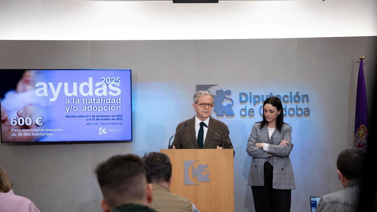 Salvador Fuentes y Marta Siles, durante la rueda de prensa.