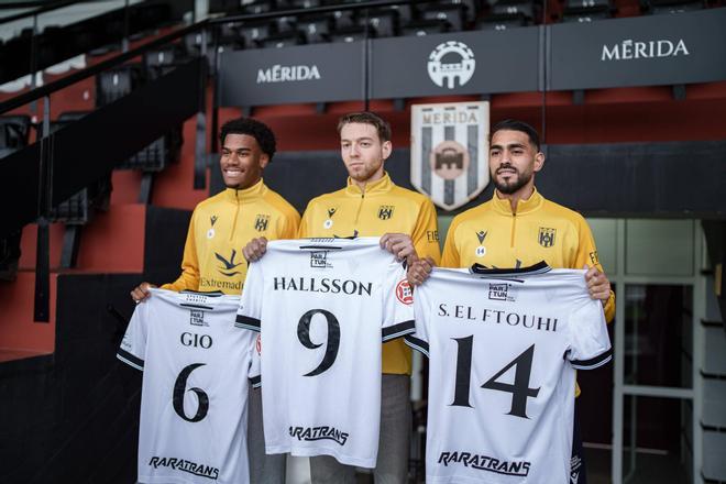 Fotogalería | La presentación de los fichajes invernales del Mérida