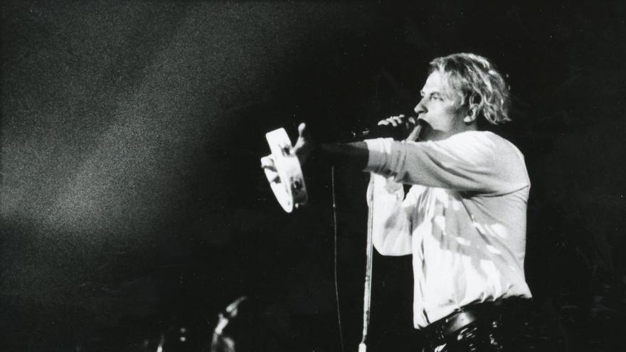 El concierto de leyenda que reunió a Héroes del silencio, Más Birras y Niños del Brasil para salvar un sello aragonés