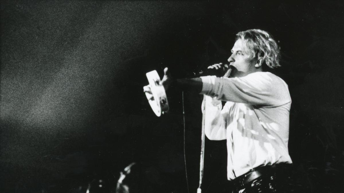 El concierto de leyenda que reunió a Héroes del silencio, Más Birras y Niños del Brasil para salvar un sello aragonés