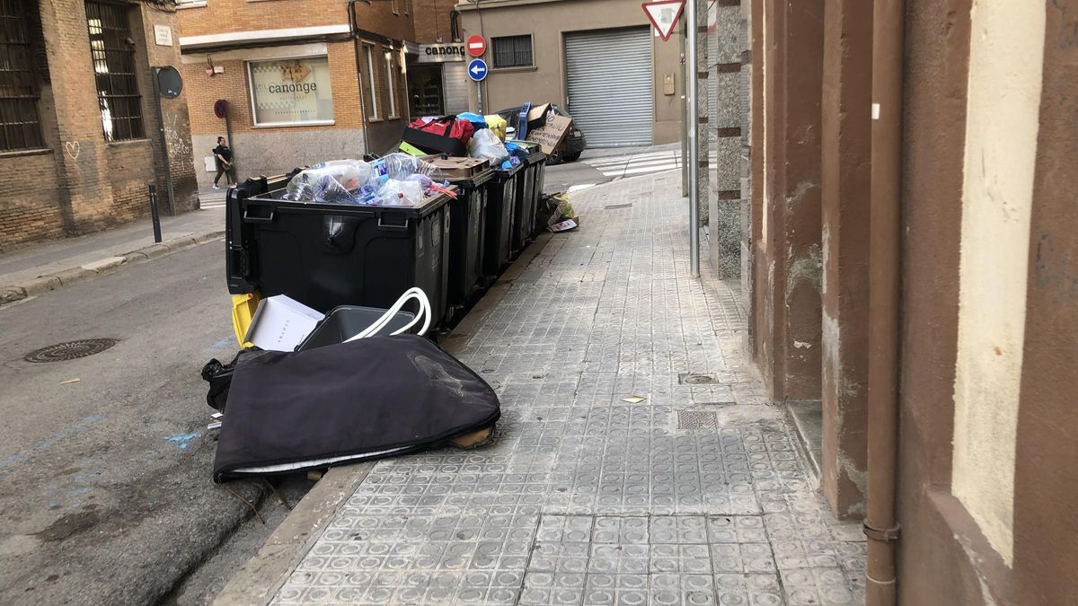 Els contenidors de Manresa, plens a vessar