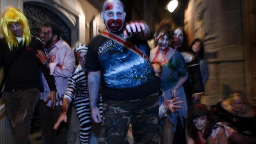 Los zombis tomaron anoche el Centro de la capital.