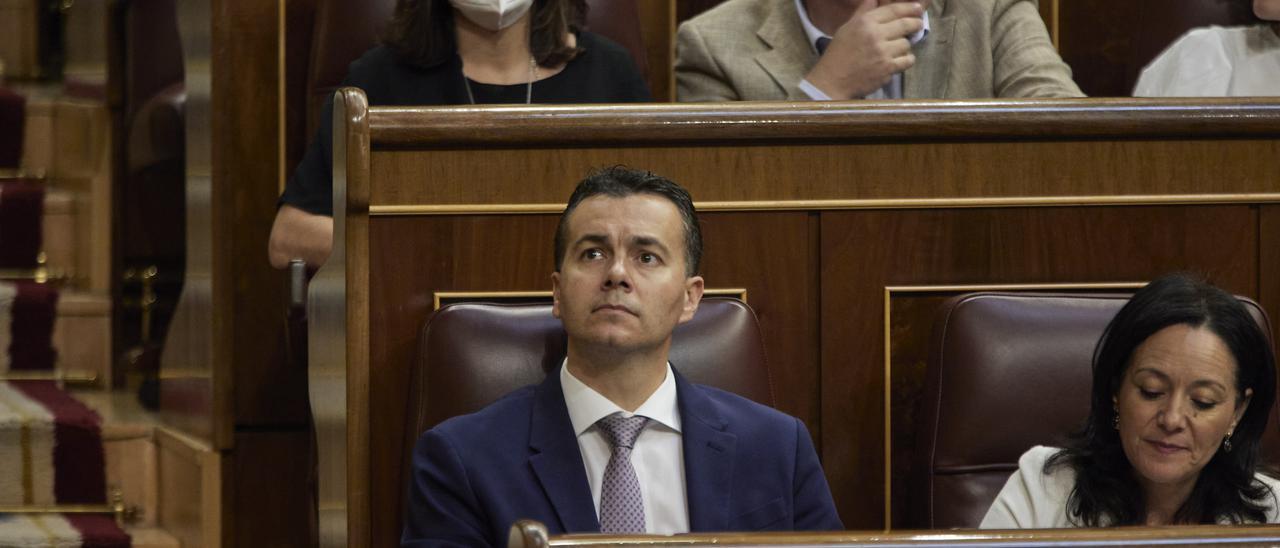 El portavoz del PSOE en el Congreso, Héctor Gómez, en una sesión plenaria, en el Congreso de los Diputados.