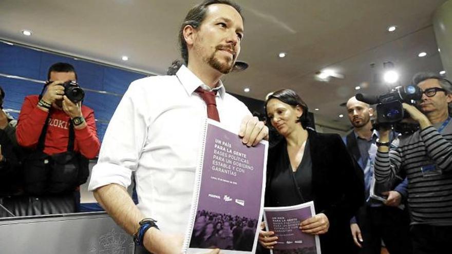 Pablo Iglesias mostra el programa de govern que el seu partit ha presentat al PSOE