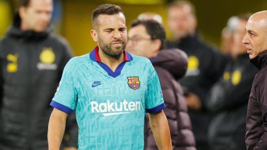 Jordi Alba en el moment de ser substituït per la lesió a Dortmund