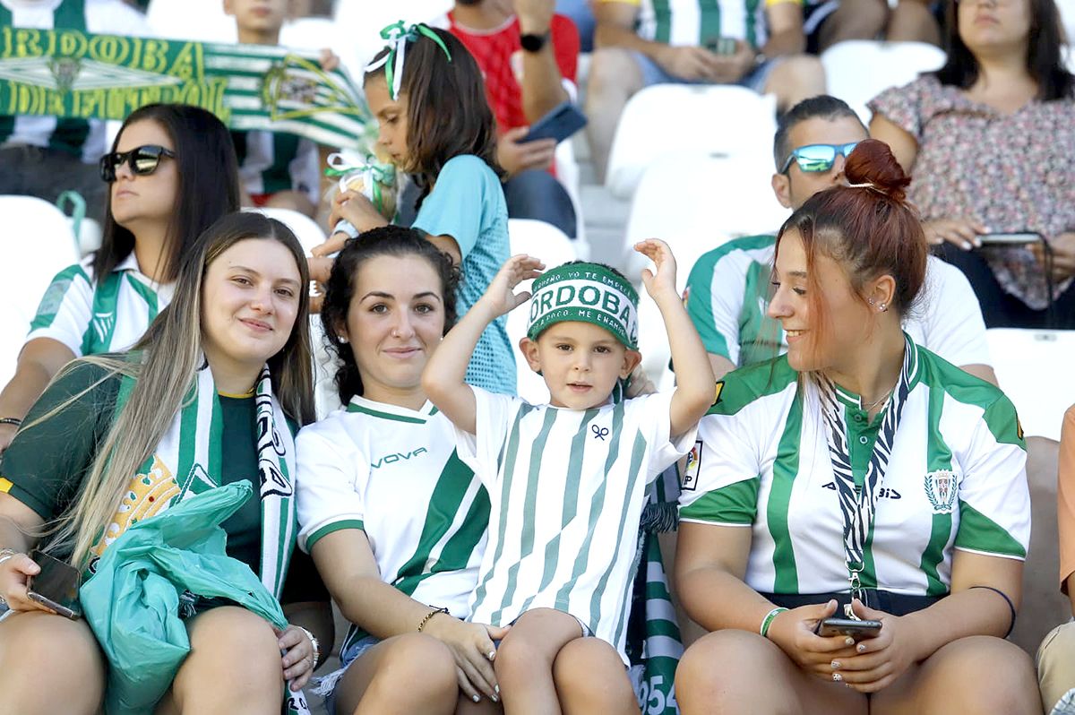 Las imágenes de la afición del Córdoba CF - Fuenlabrada