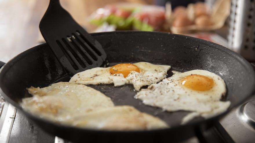 Cómo hacer huevos fritos en el microondas: Es mejor hacerlos así que en la  sartén