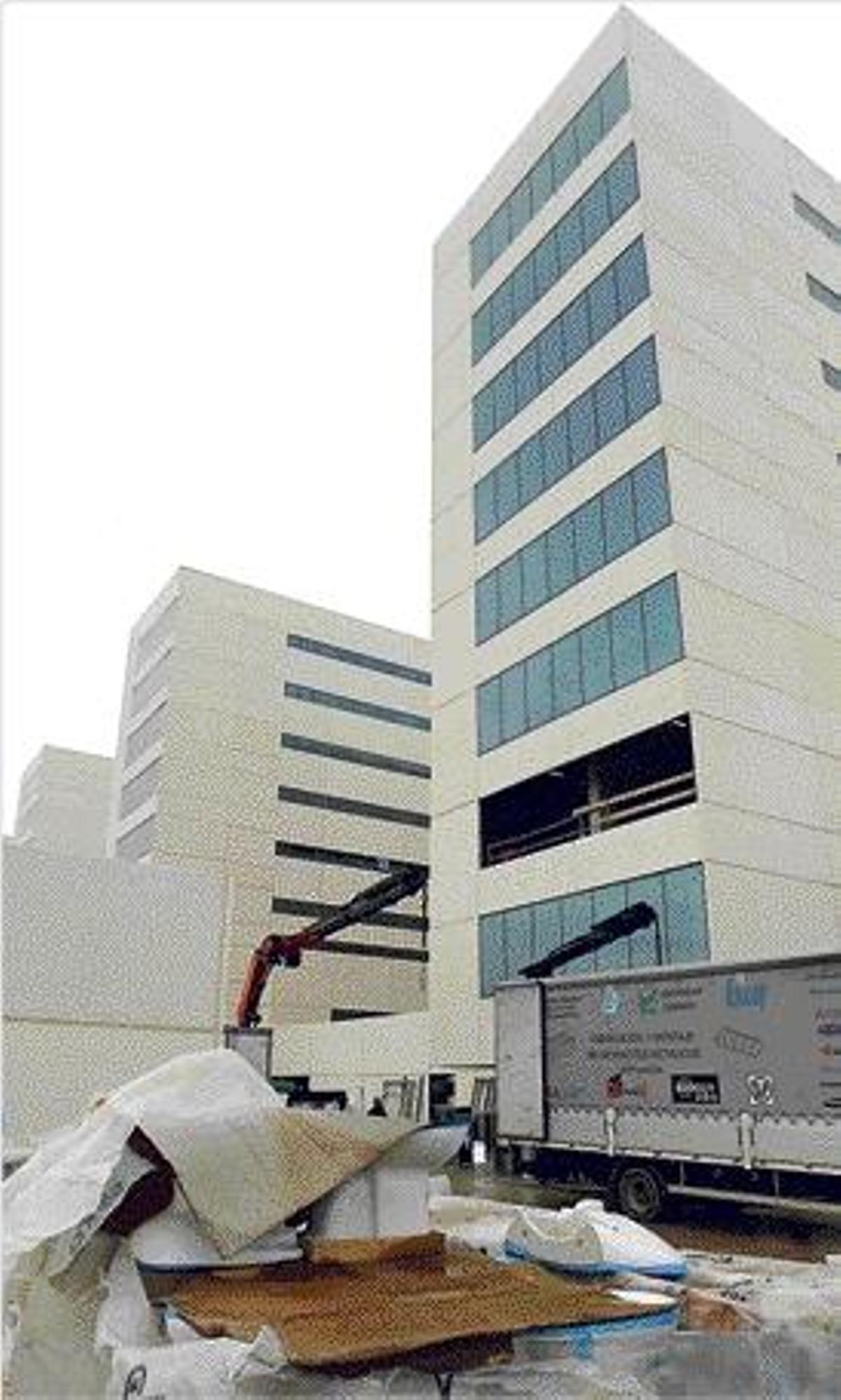 Abertura en una de las fachadas del centro.