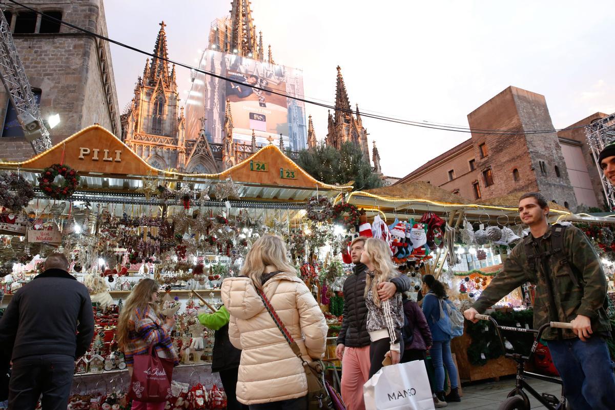 Feria navideña de Santa Llúcia en la Avinguda de la Catedral