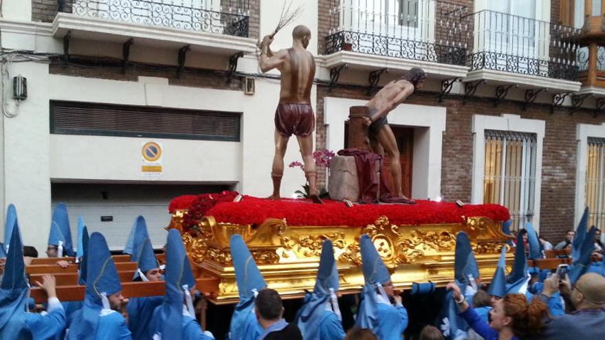 &#039;La sagrada flagelación&#039;, en la plaza San Nicolás, nada más salir del templo.