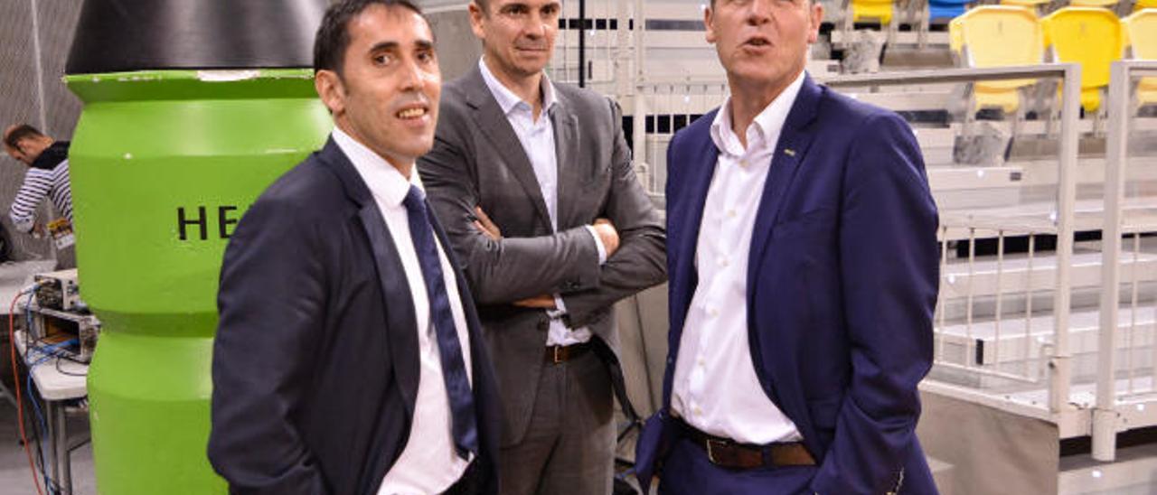 Willy Villar, director deportivo del Estudiantes, César Arranz, vicepresidente del club, y Juanra Marrero.