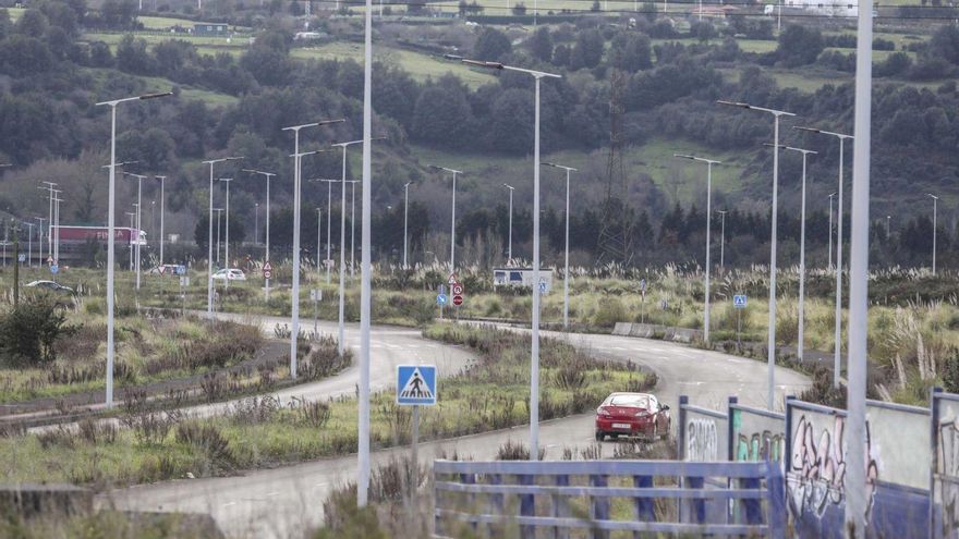 El Ayuntamiento facilitará el cambio urbanístico en la Zalia, afirma Pumariega