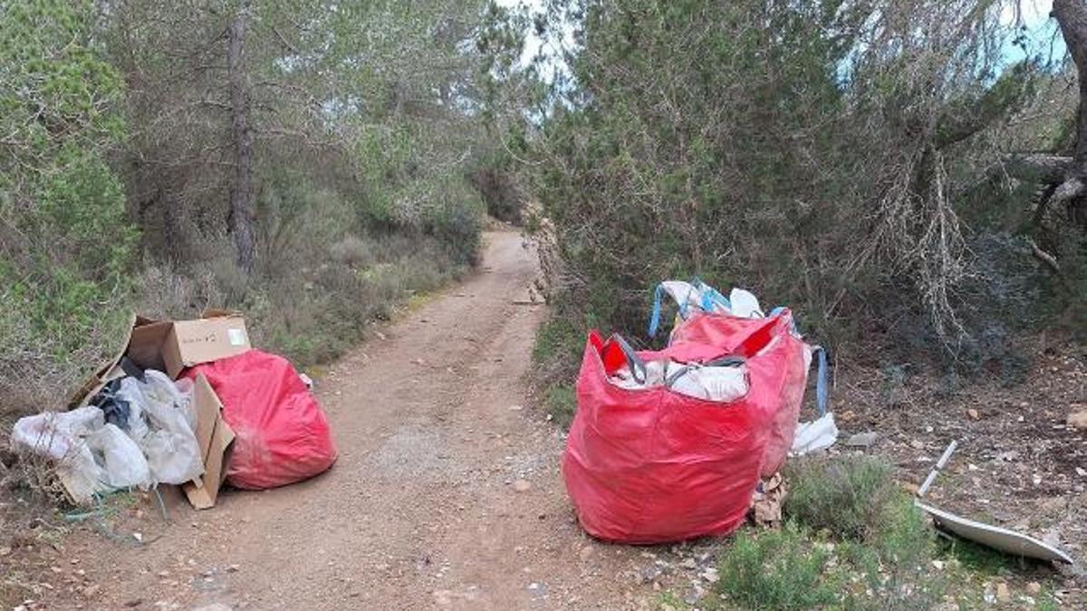 Residuos en Platges de Comte