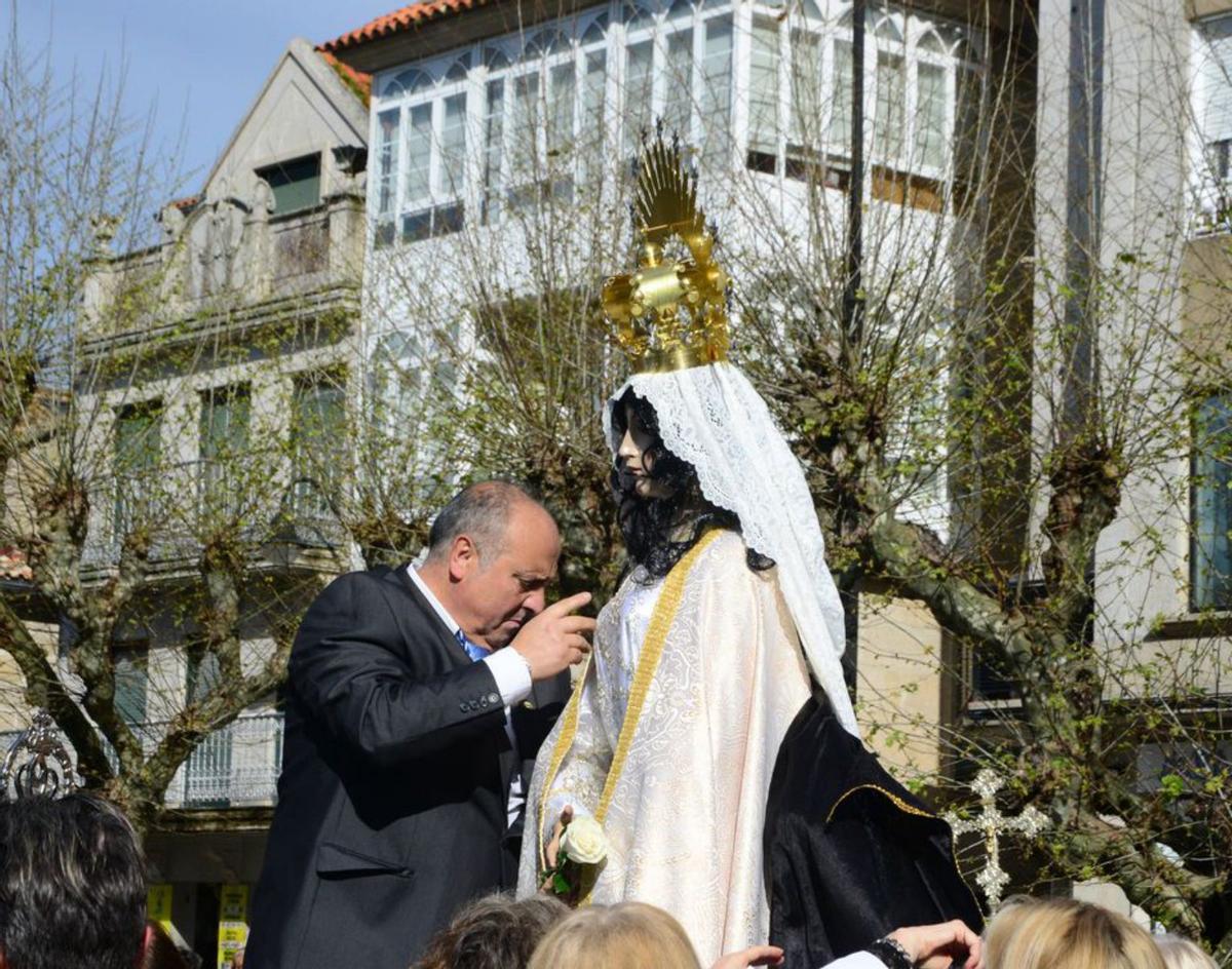 Retiran el luto a la imagen de la Virgen.   | // GONZALO NÚÑEZ