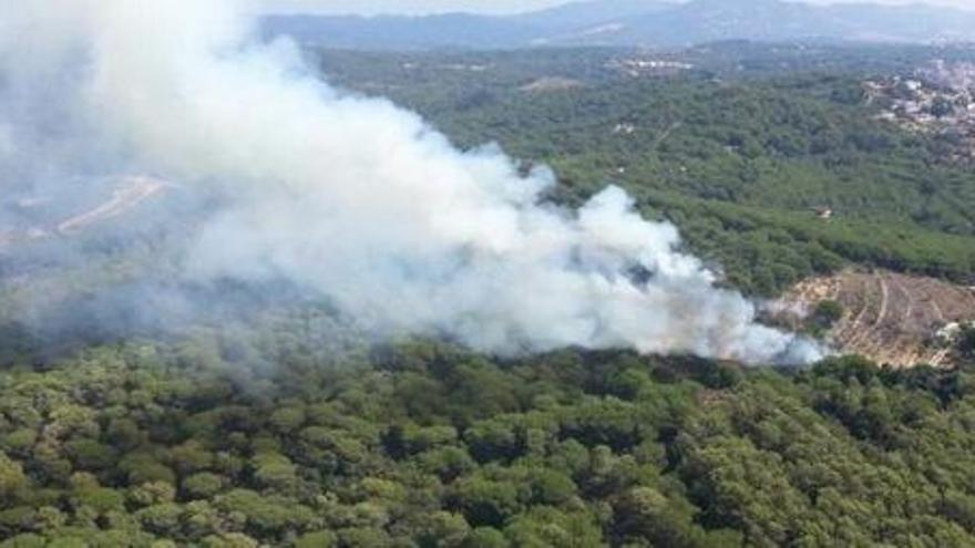 Imatge de l&#039;incendi des de l&#039;aire, facilitada pels Bombers