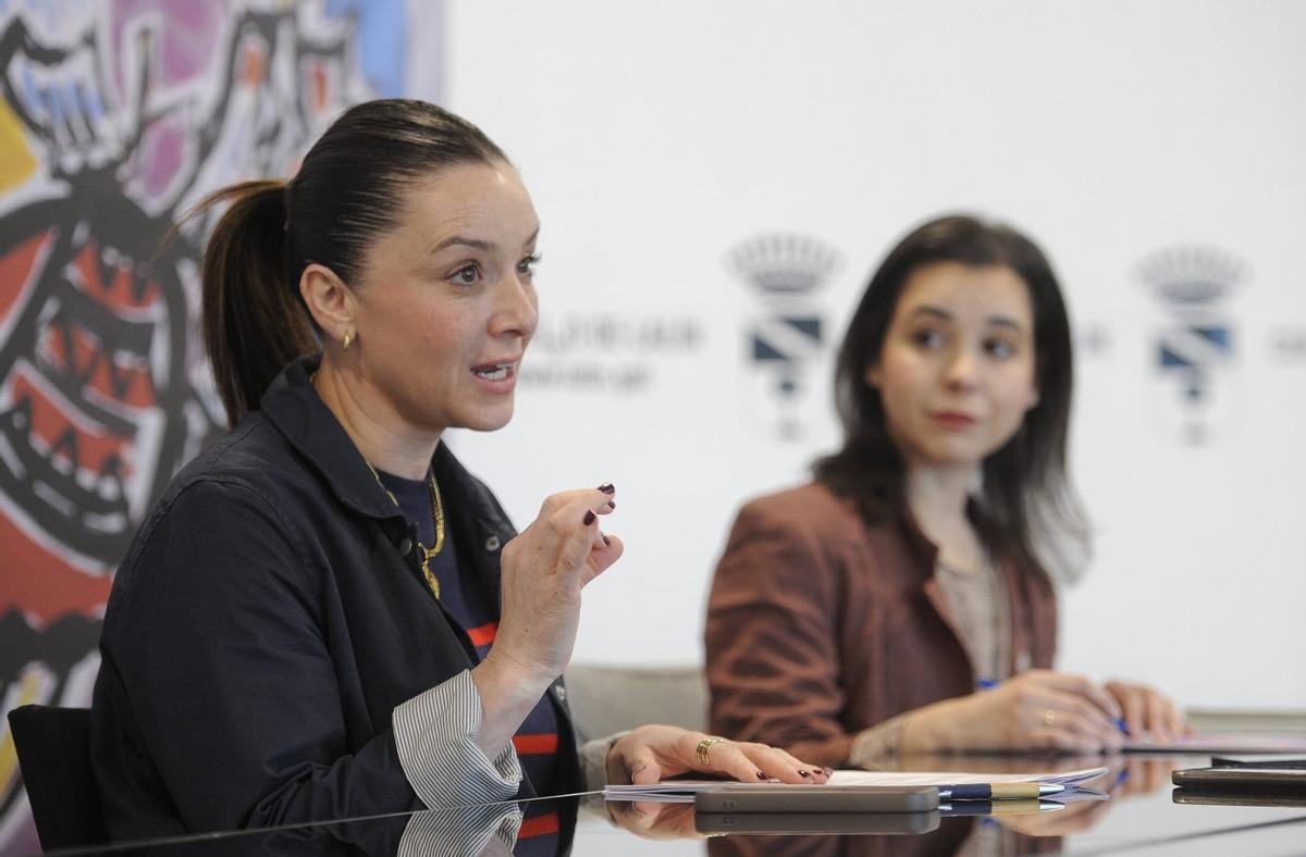 Begoña Blanco y Lucía Espiño presentaron ayer el proyecto municipal.  | BERNABÉ/JAVIER LALÍN