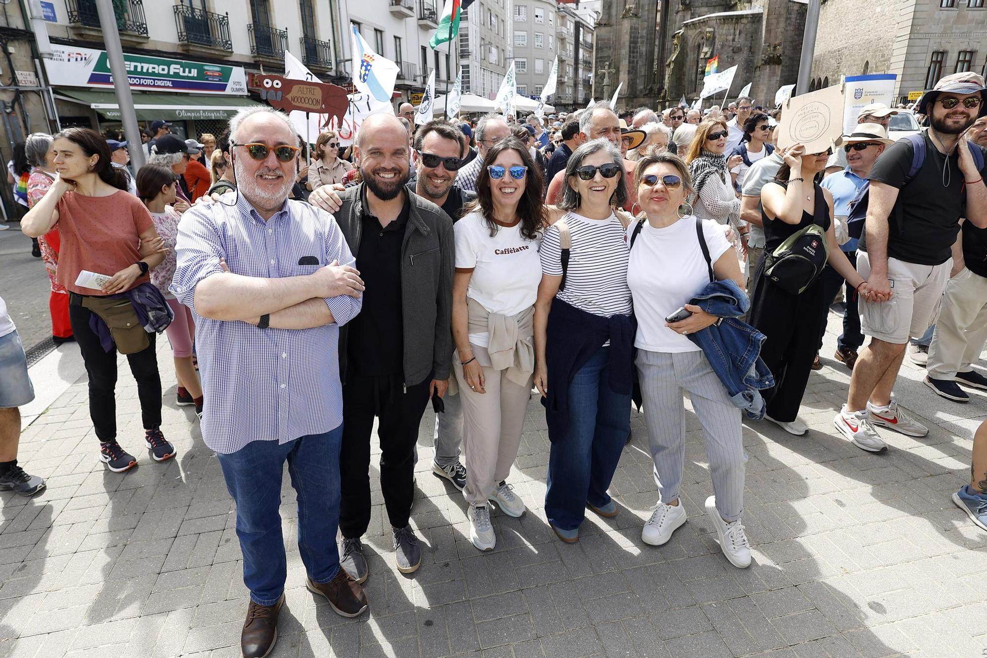 Miles de gallegos marchan de Pontevedra hasta Lourizán en protesta por las celulosas de Ence y Altri