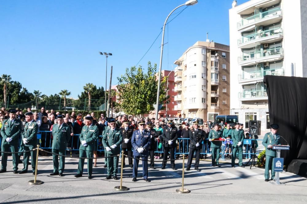 El Ayuntamiento rindió homenaje a la presencia de la Guardia Civil en Orihuela y su 175 aniversario con el descubrimiento de un monumento