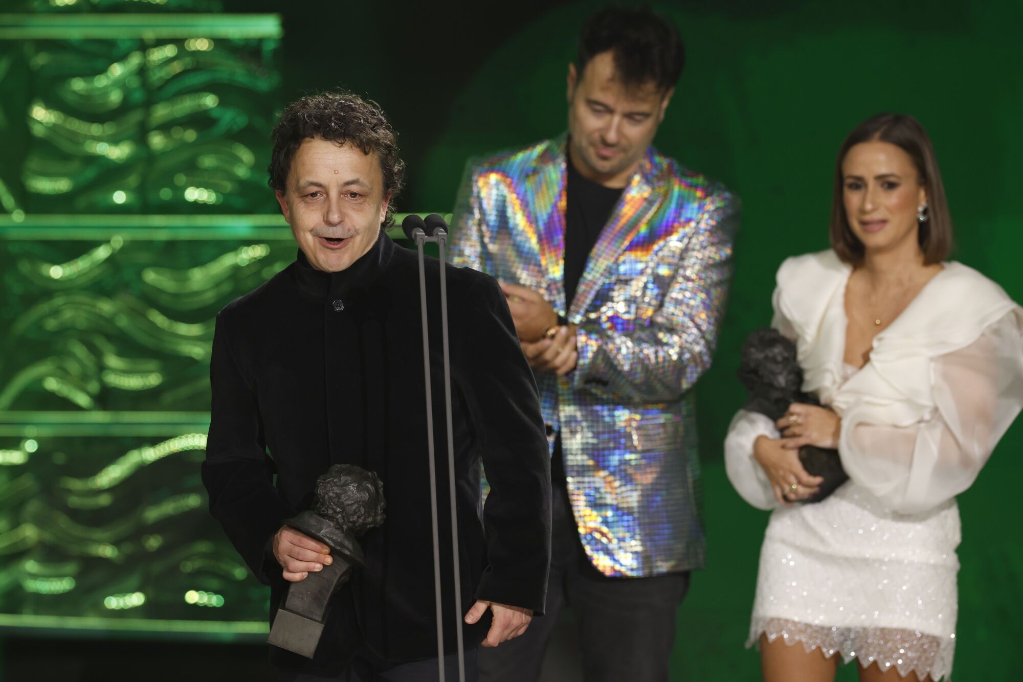 GRANADA, 08/02/2025.- Laura Canals e Iván López Hernández, Goya Mejores Efectos Especiales por "El 47", durante la gala de la 39 edición de los Premios Goya de la Academia de Cine que se celebra este sábado en el Palacio de Congresos y Exposiciones de Granada. EFE/ Julio Muñoz.