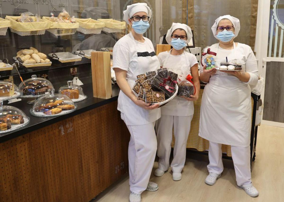 Obradoras en la panadería sin gluten, Pan para todos. | // ALBA VILLAR