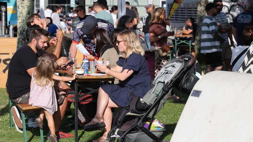 Ambiente, ayer, en la segunda
jornada de la SeaFest. | J. L.