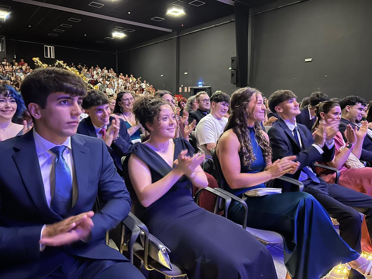 EN IMÁGENES: Así fue la despedida de los bachilleres del instituto Corvera