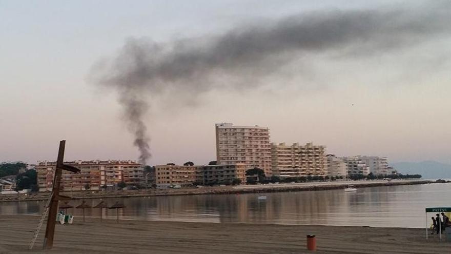 Un foc causa danys en tres contenidors d&#039;escombraries a l&#039;Escala