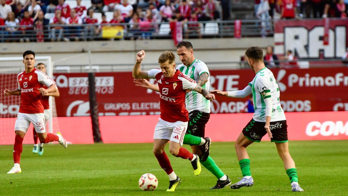 Loren Burón durante el partido ante el Antequera