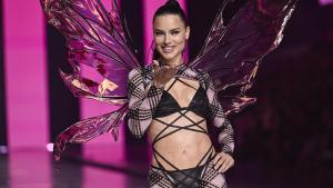 Adriana Lima walks the runway during the Victorias Secret Fashion Show on Tuesday, Oct. 15, 2024, in the Brooklyn borough of New York. (Photo by Evan Agostini/Invision/AP) Associated Press c/ Lapresse Only italy and Spain. EDITORIAL USE ONLY/ONLY ITALY AND SPAIN