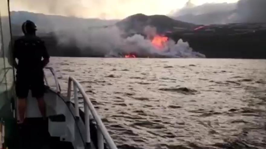 La lava continúa cayendo al mar en La Palma