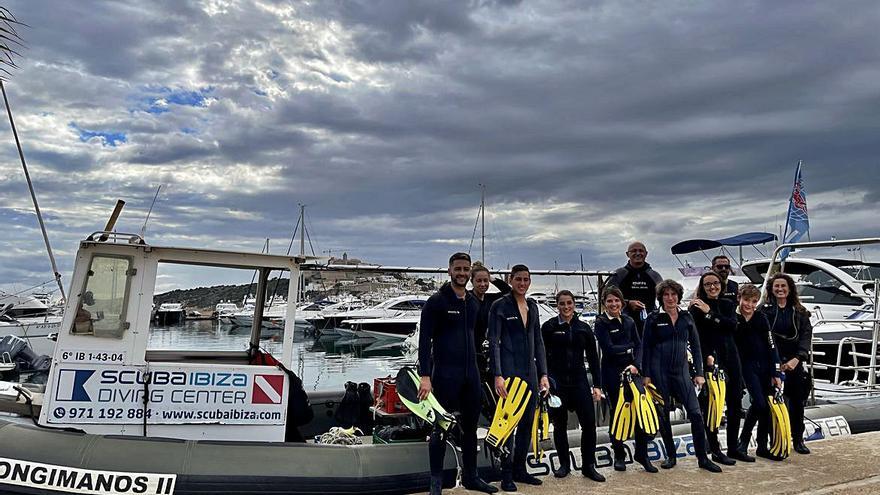 Bautismo de buceo dentro de las actividades del programa &#039;Viu la Posidonia 2021&#039;.