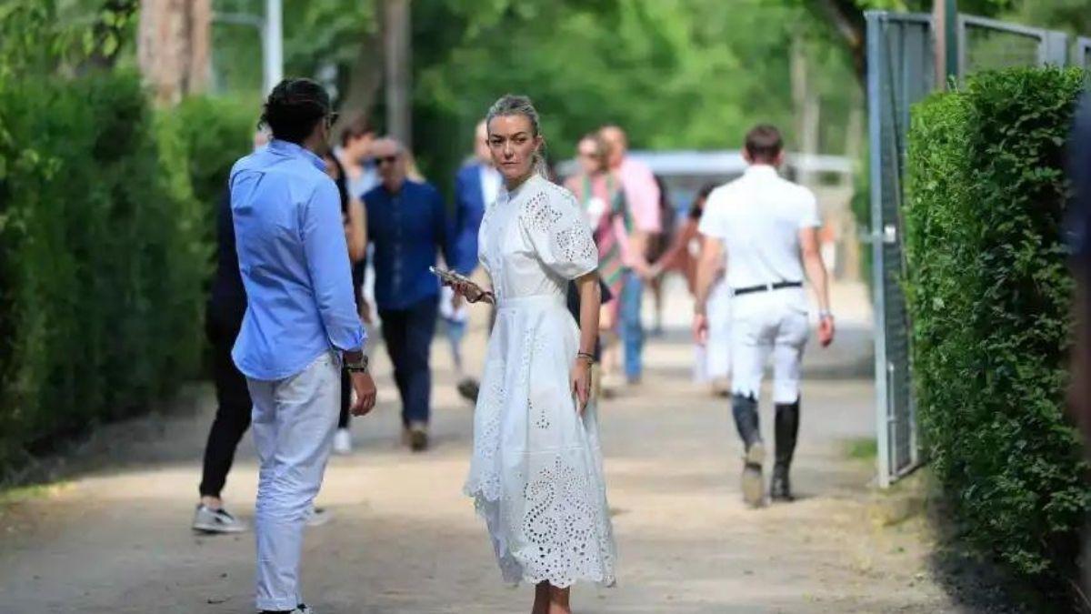 Marta Ortega con un vestido de Zara