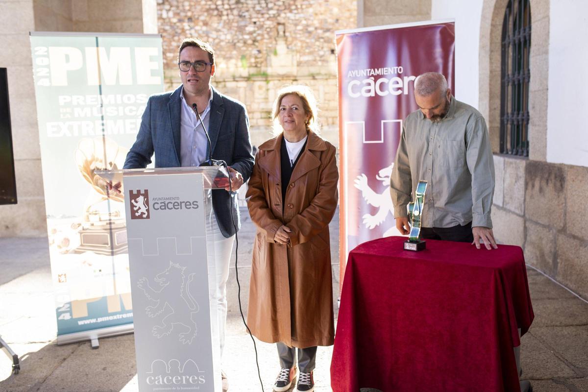Galería | Robe, con tres nominaciones, gran protagonista de la primera edición de los premios de música 'Ciudad de Cáceres' Galería | Robe, con tres nominaciones, gran protagonista de la primera edición de los premios de música 'Ciudad de Cáceres'