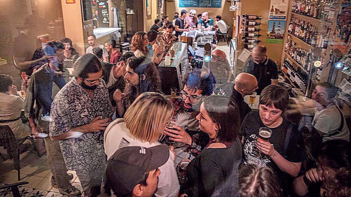 Bodega Berlanga conserva la atmósfera de local de toda la vida con aires modernos.