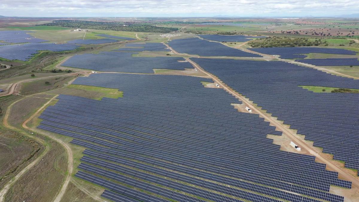 La energía solar y eólica produjeron en abril el 40% de la energía en España