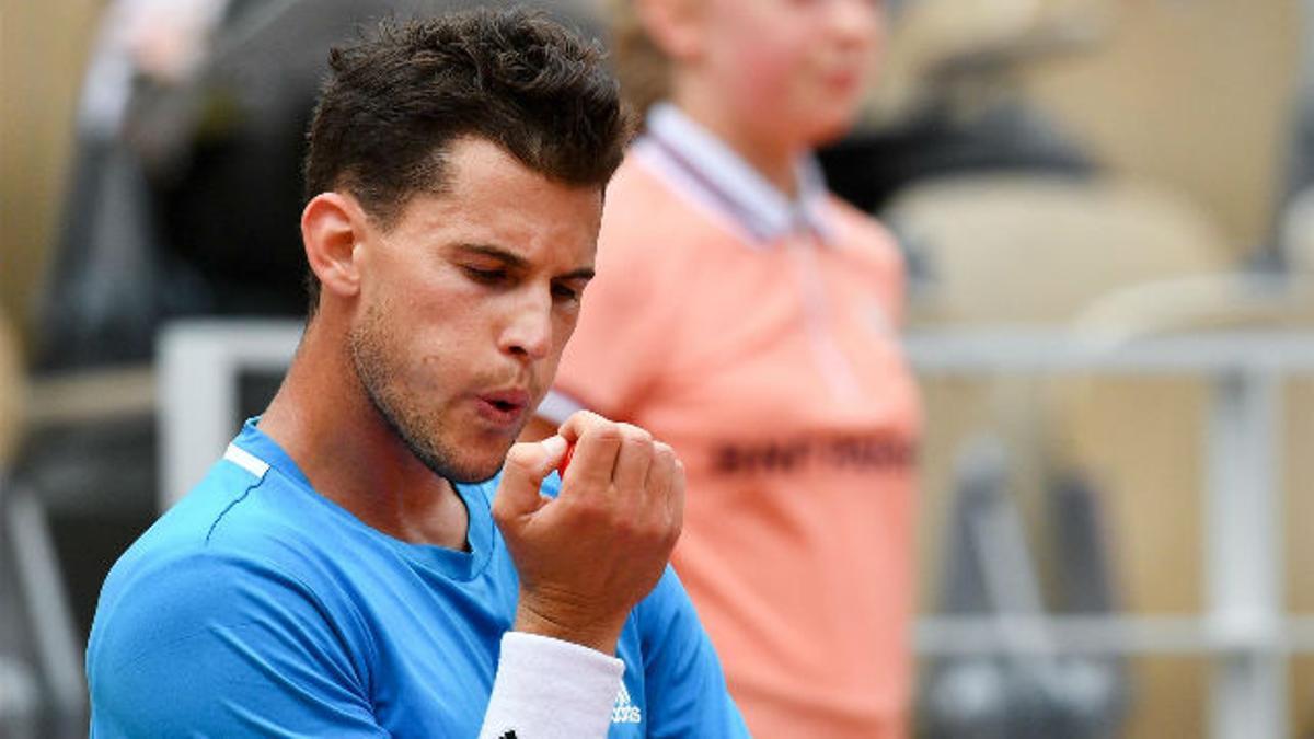 Sensacional punto de Thiem, que despierta la ovación del público y de su rival