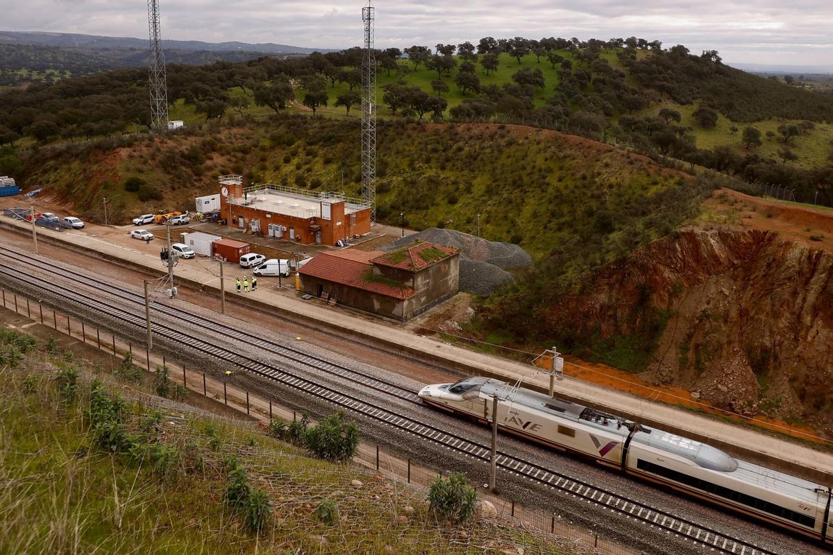 Vuelven a circular los trenes AVE e Iryo entre Córdoba y Madrid. Trenes pasando por Adamuz.