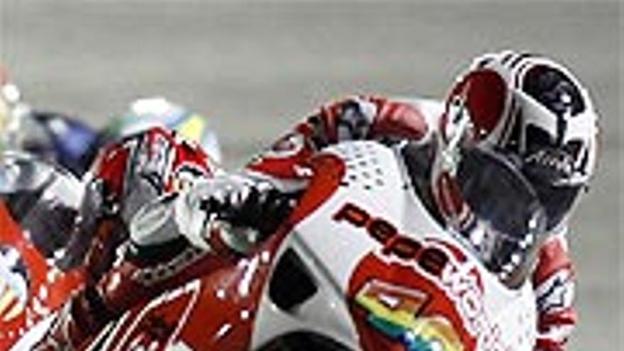 Héctor Barberá logra su primera victoria de la temporada en 250cc en el GP de Qatar