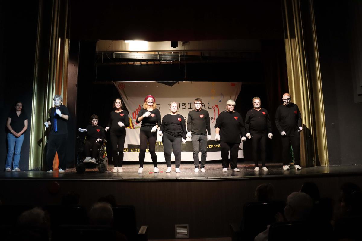 El grup de teatre Cúspicus estrena amb èxit un musical inclusiu que reivindica el dret a ser diferent