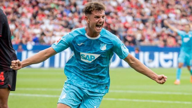 Así juega Fisnik Asllani