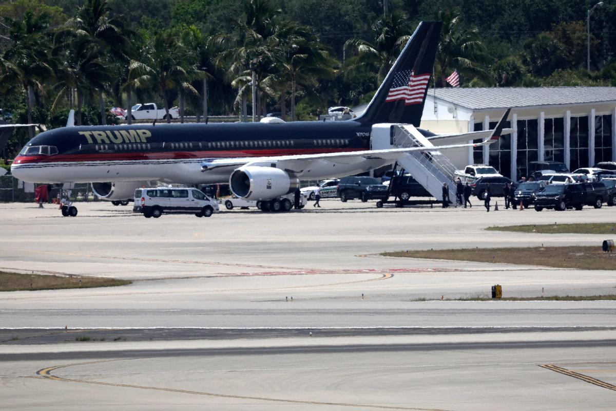 Donald Trump viaja a Nueva York, donde mañana comparecerá ante un tribunal