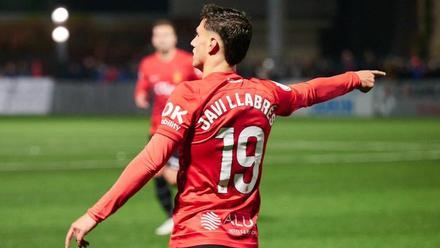 Javi Llabrés celebra su doblete con el Mallorca