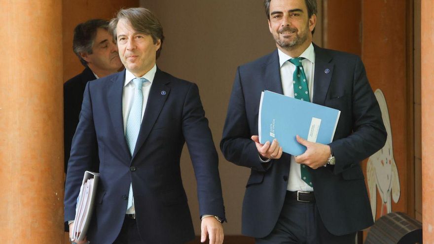 Miguel Corgos y Diego Calvo tras la reunión del Consello da Xunta.
