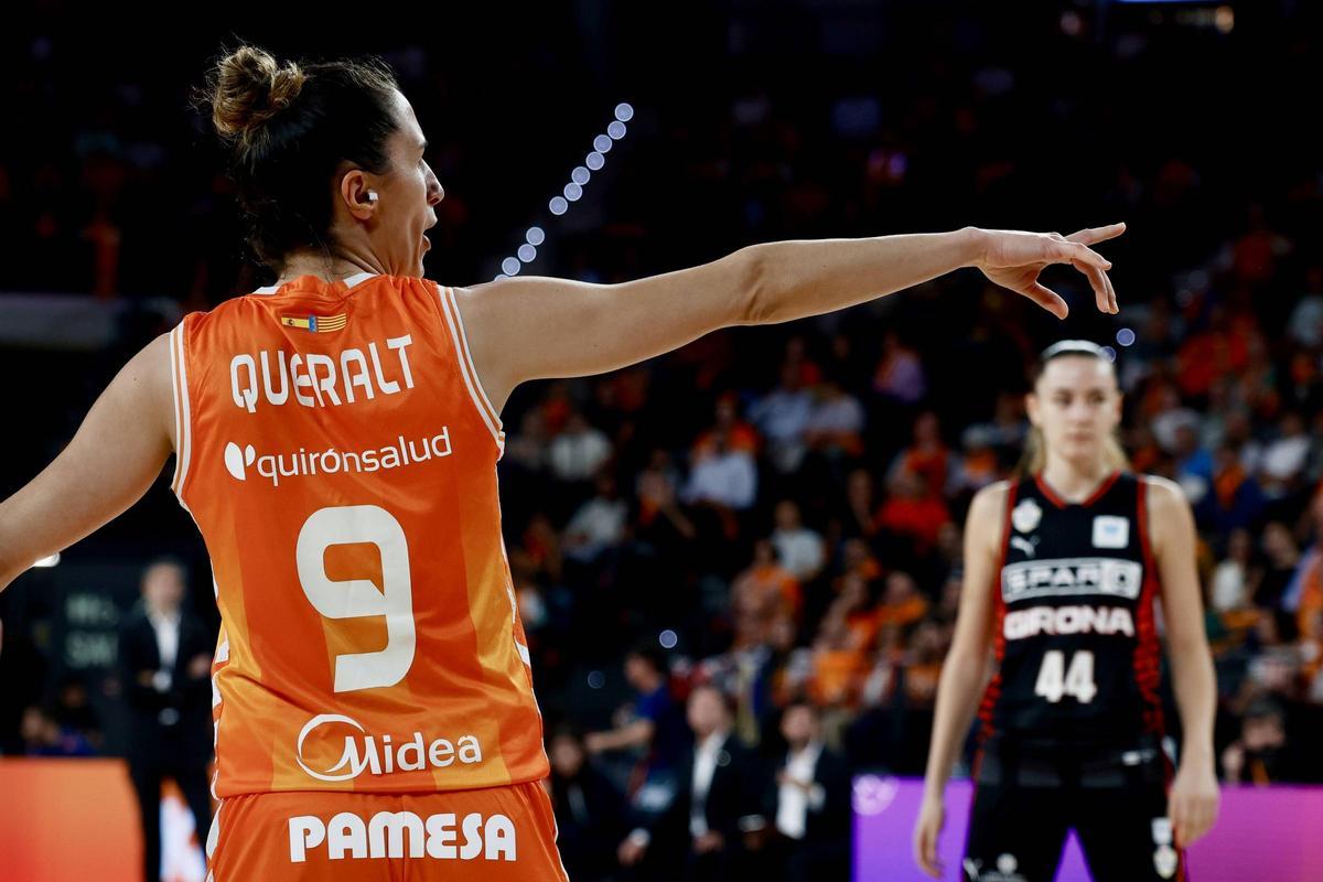 Queralt Casas, en el partido ante el Spar Girona en el Roig Arena.
