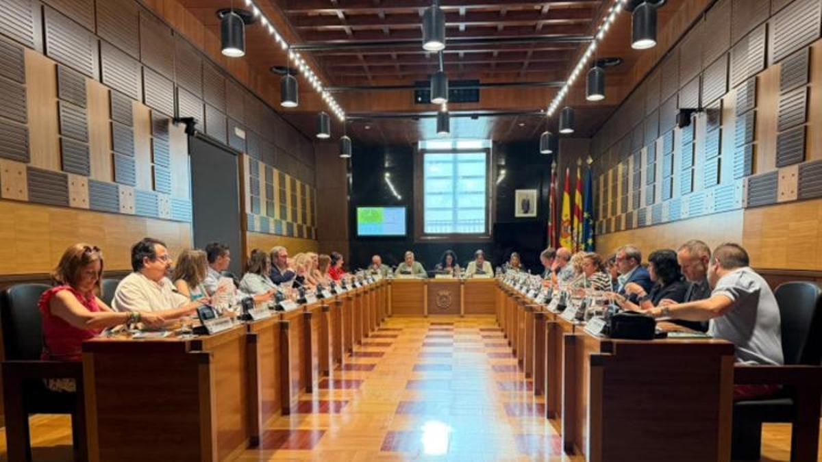 Imagen de archivo del pleno del Ayuntamiento de Huesca.