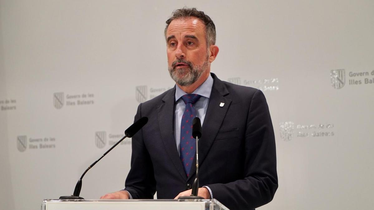El conseller de Vivienda, José Luis Mateo, ayer tras el Consell de Govern.