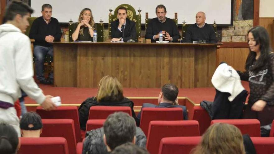 Aspecto que presentaba ayer La Encomienda. Marta Fernández, sentada al fondo.