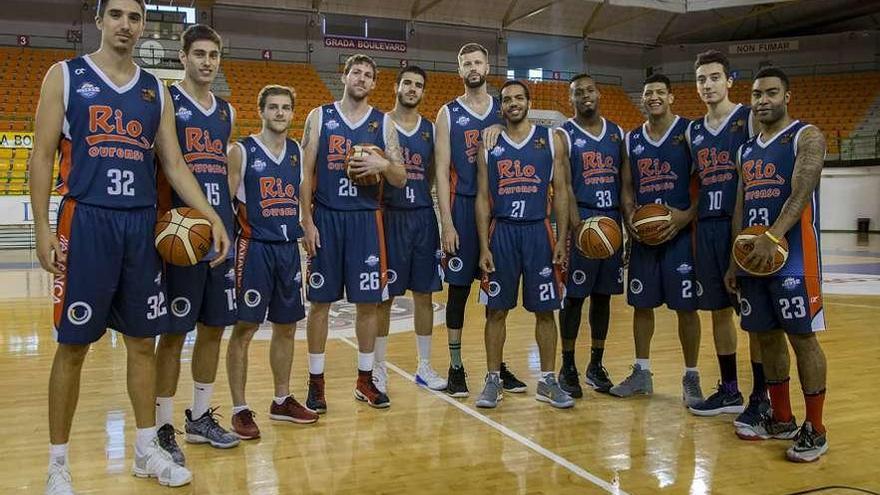 La plantilla del Club Ourense Baloncesto, en el Pazo Paco Paz. // Brais Lorenzo