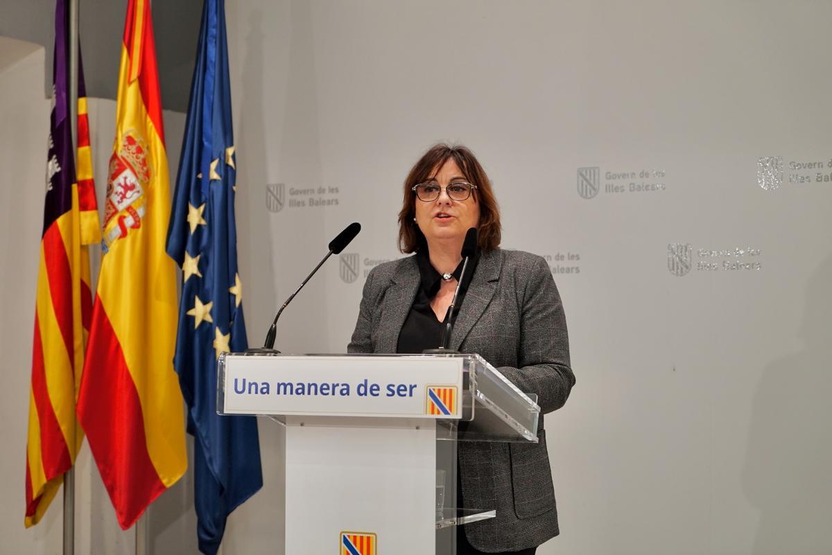 La vicepresidenta del Govern, Antònia Maria Estarellas, esta mañana en el Consolat.